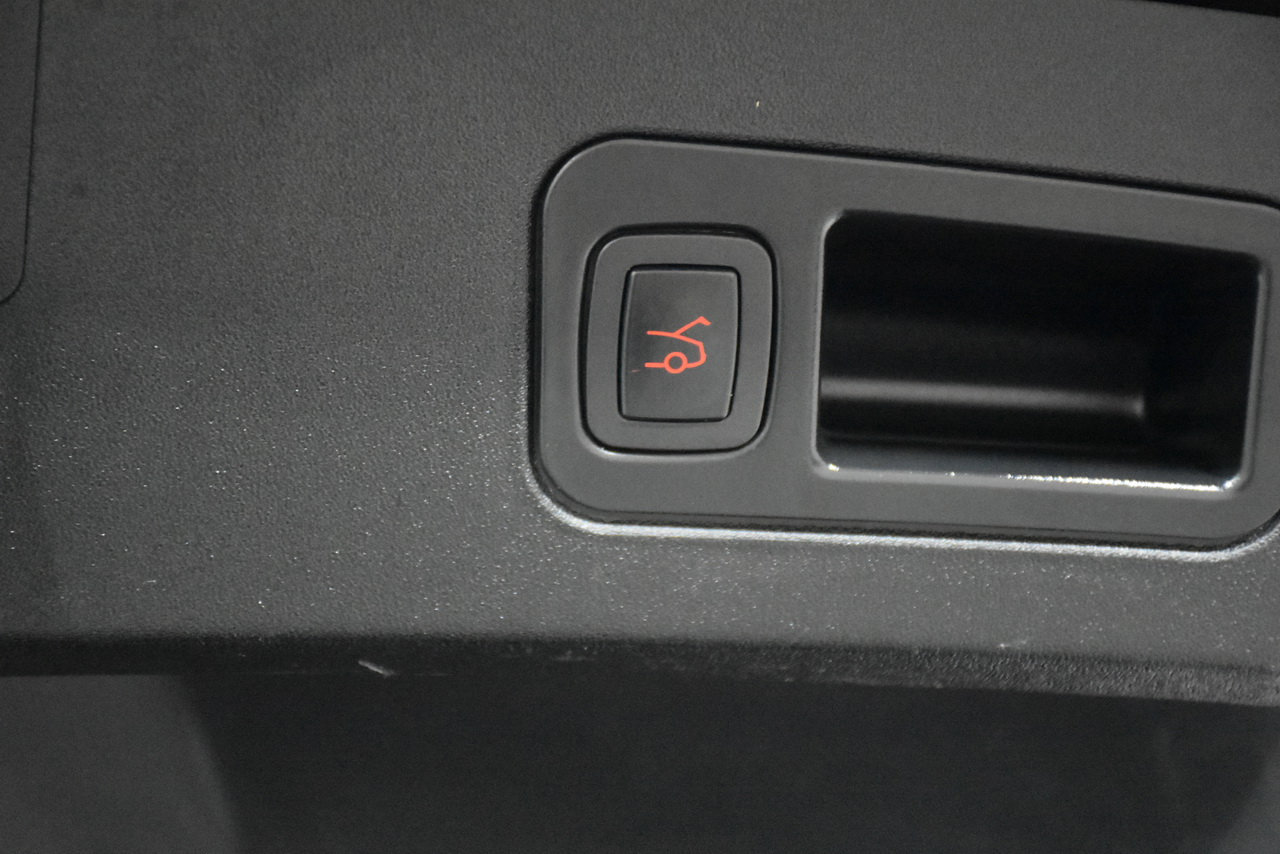 Used 2013 Tesla Model S Performance image 32