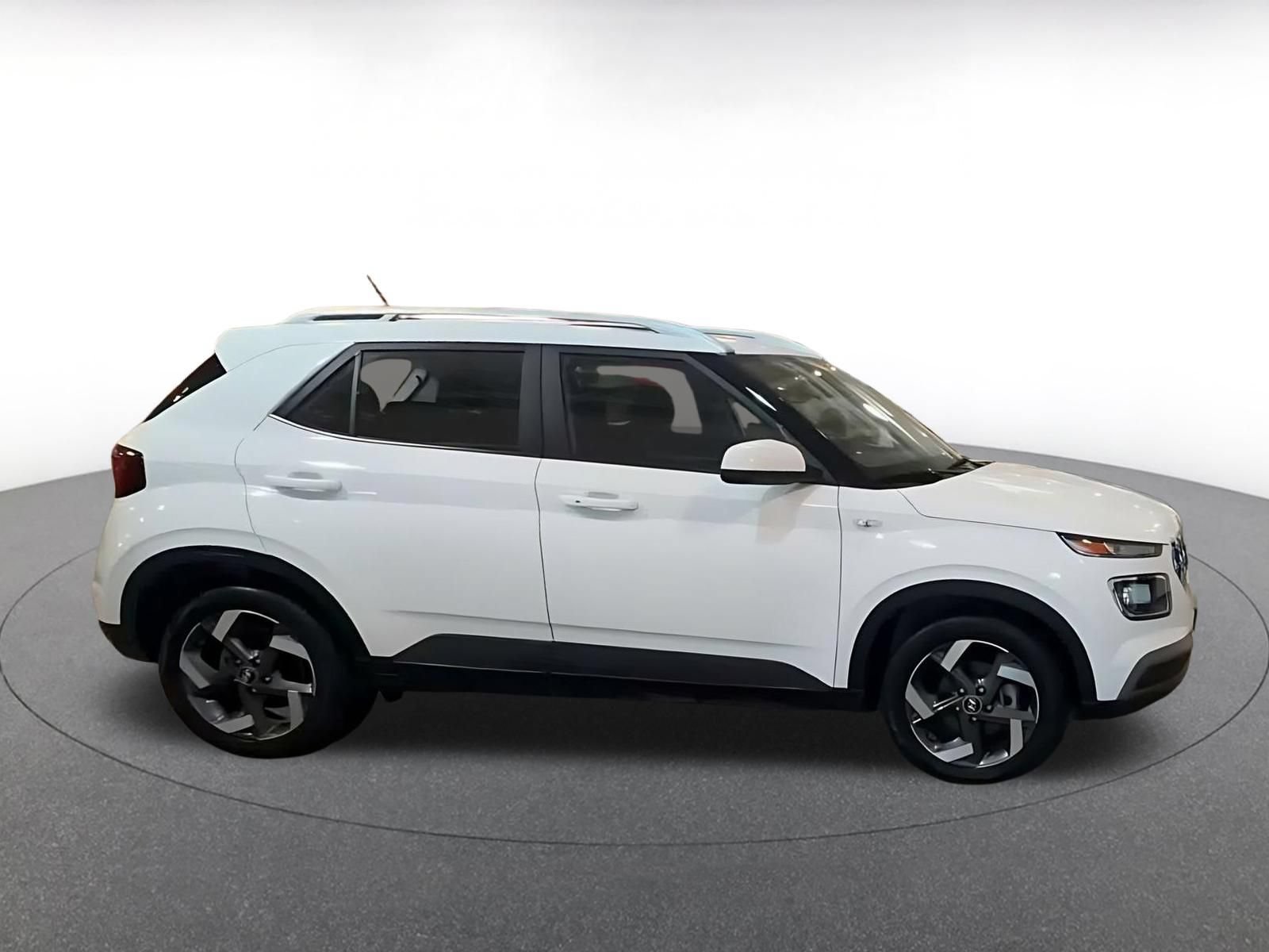 Used 2026 Hyundai Venue SEL FWD image 13
