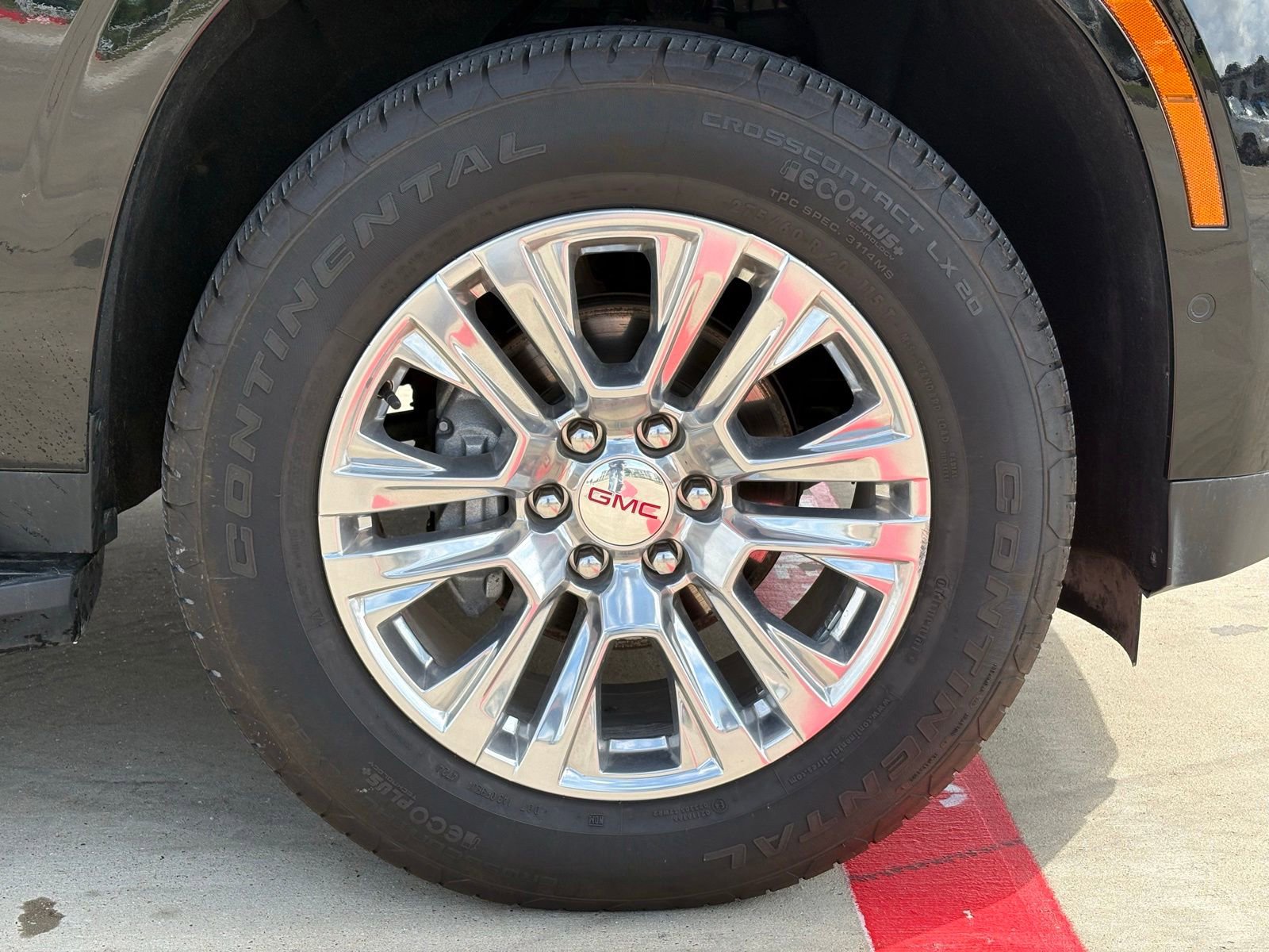 Used 2025 GMC Yukon XL Denali RWD image 10