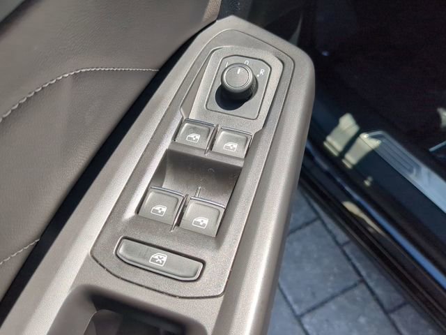 Used 2022 Volkswagen Atlas Cross Sport SE image 19