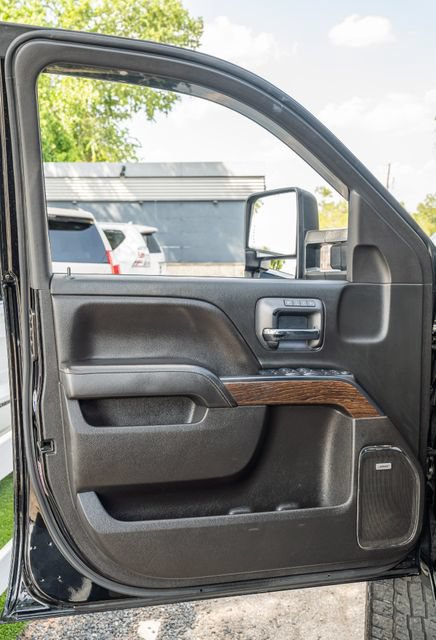 Used 2018 GMC Sierra 2500 Denali w/ Duramax Plus Package AWD/4WD image 17