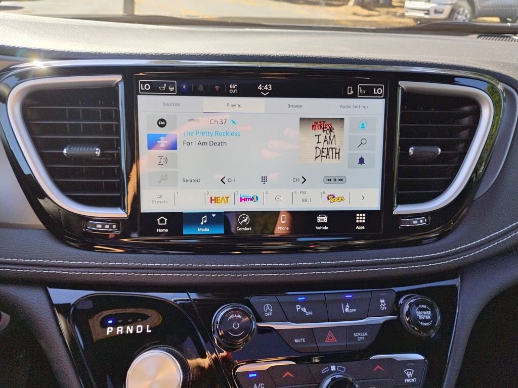 New 2026 Chrysler Pacifica Select image 30