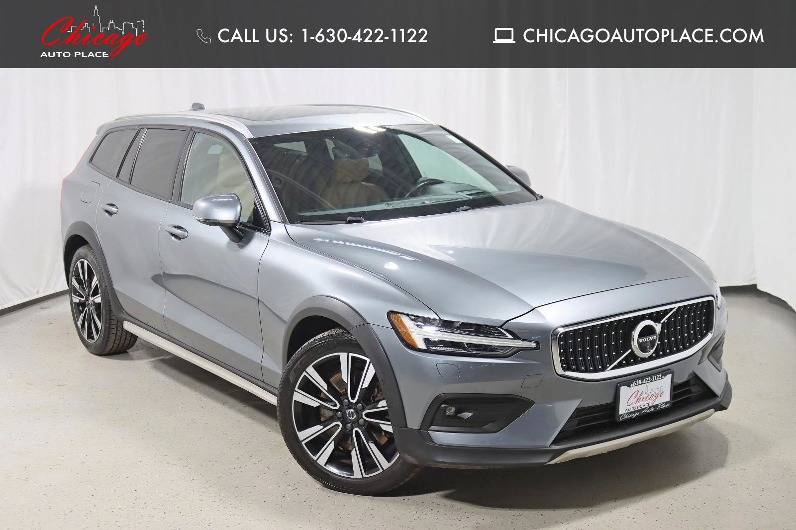 Used 2020 Volvo V60 T5 Cross Country image 1