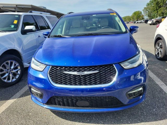 Used 2021 Chrysler Pacifica Touring-L w/ Premium & Safety Sphere Group FWD image 9
