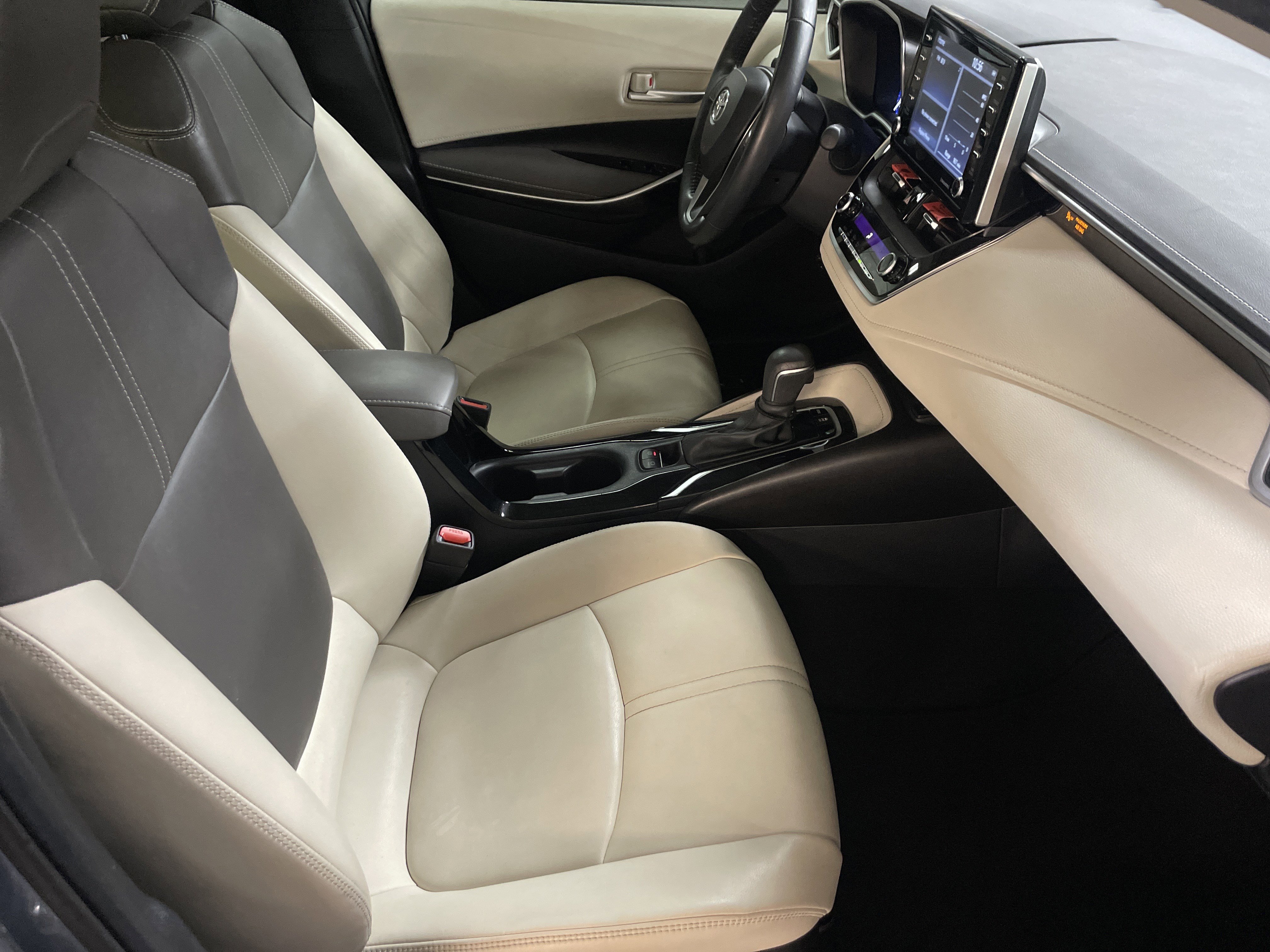 Used 2020 Toyota Corolla XLE image 35