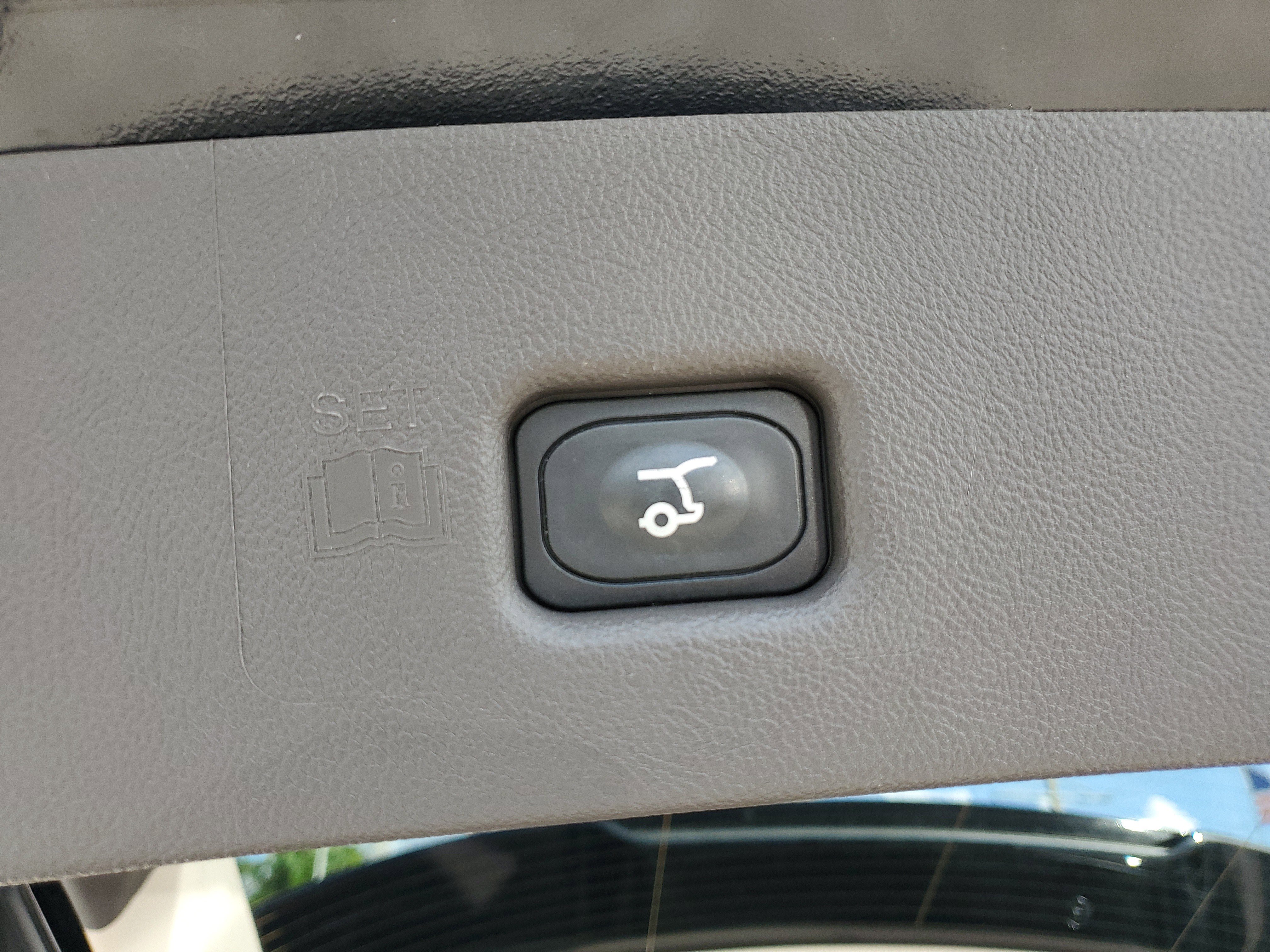 Certified 2022 Lincoln Nautilus FWD w/ Premium Package image 9