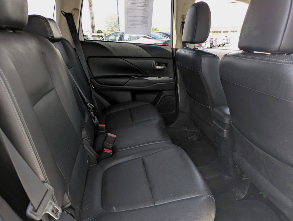 Used 2016 Mitsubishi Outlander GT AWD/4WD image 36