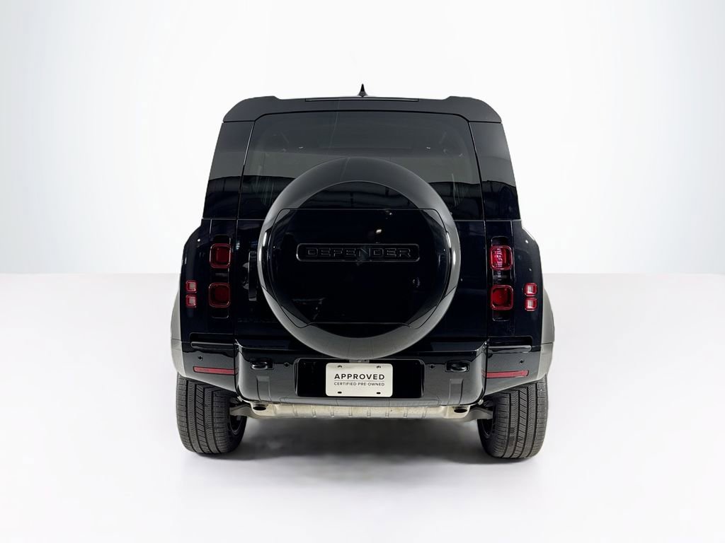 Used 2025 Land Rover Defender 110 X-Dynamic SE image 4