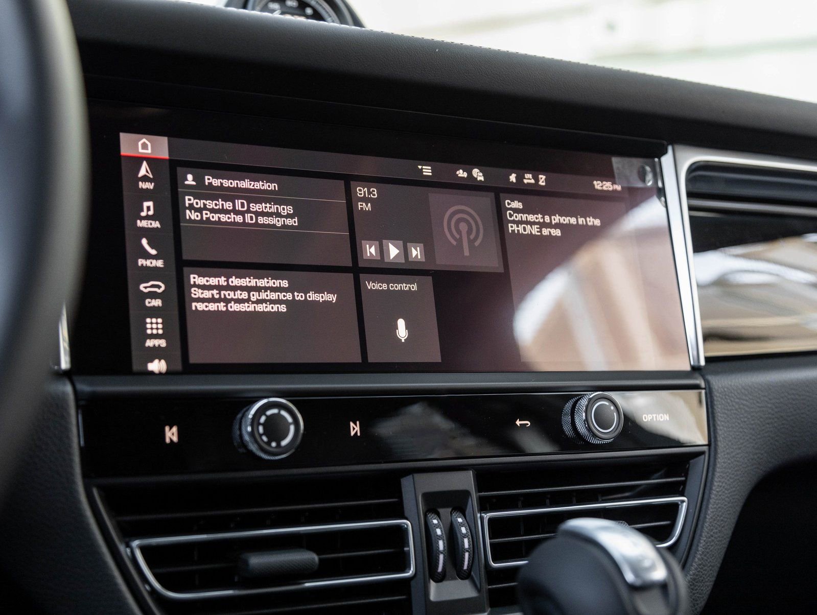 New 2026 Porsche Macan Turbo image 25