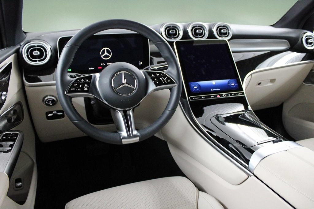 Used 2025 Mercedes-Benz GLC 300 image 17