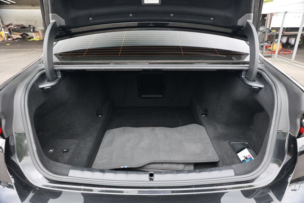 Used 2023 BMW 740i w/ Executive Package RWD image 40