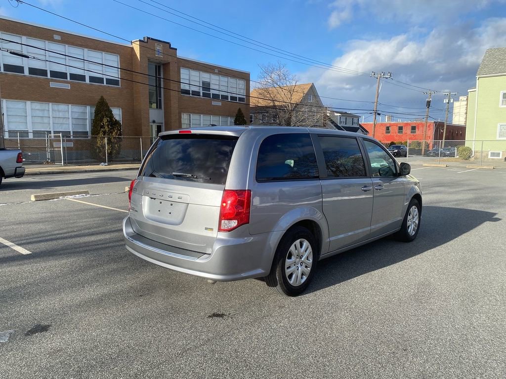 Used 2018 Dodge Grand Caravan SE w/ UConnect Hands-Free Group image 5