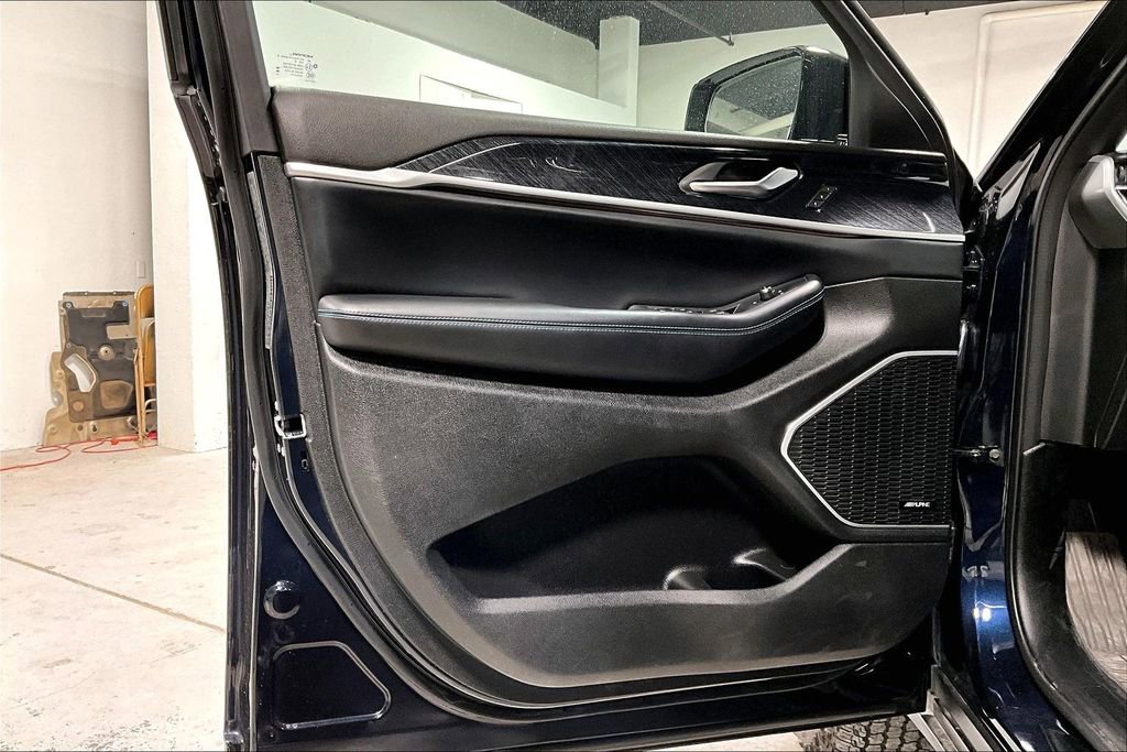 Used 2024 Jeep Grand Cherokee Trailhawk image 20