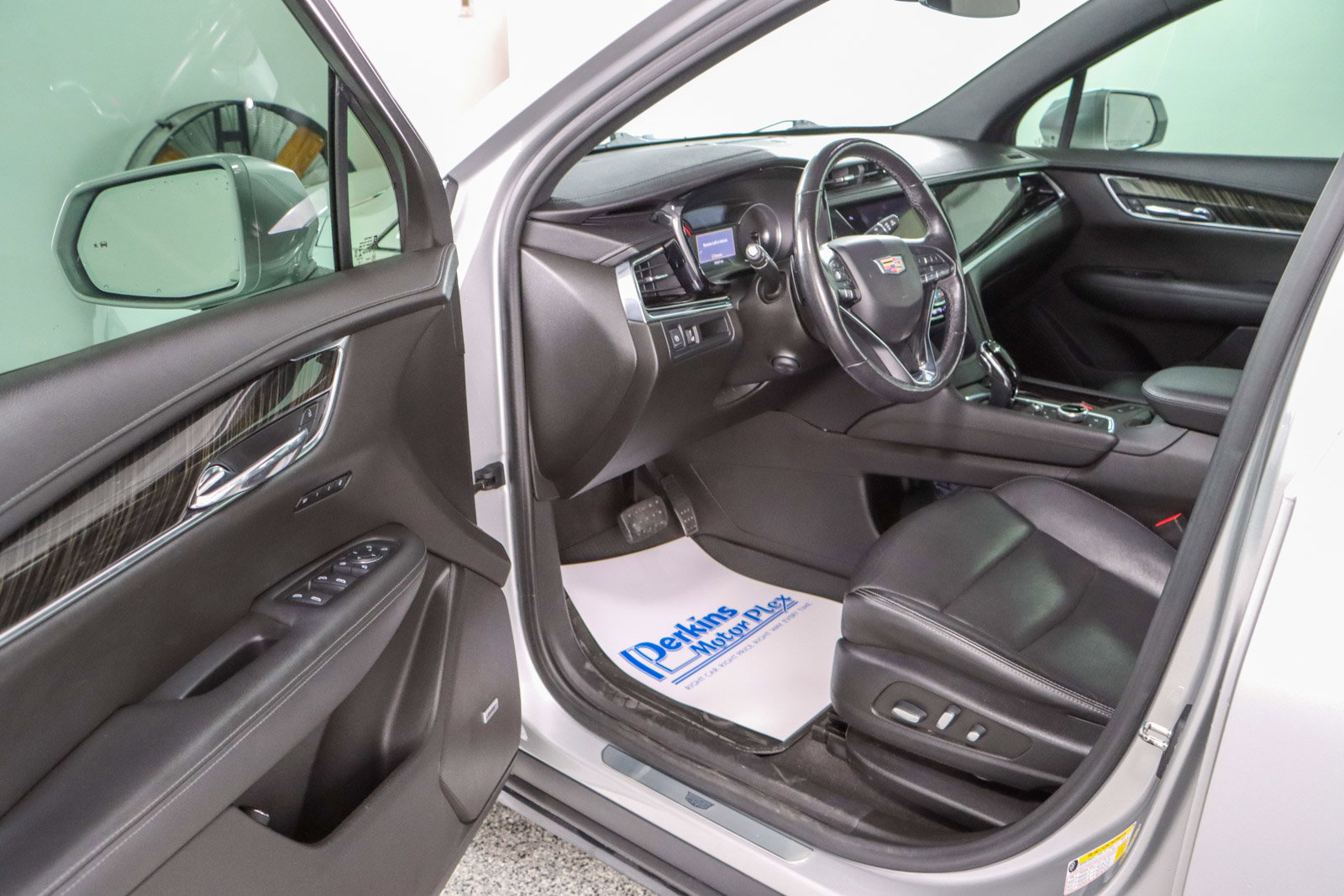 Used 2020 Cadillac XT6 Premium Luxury image 3