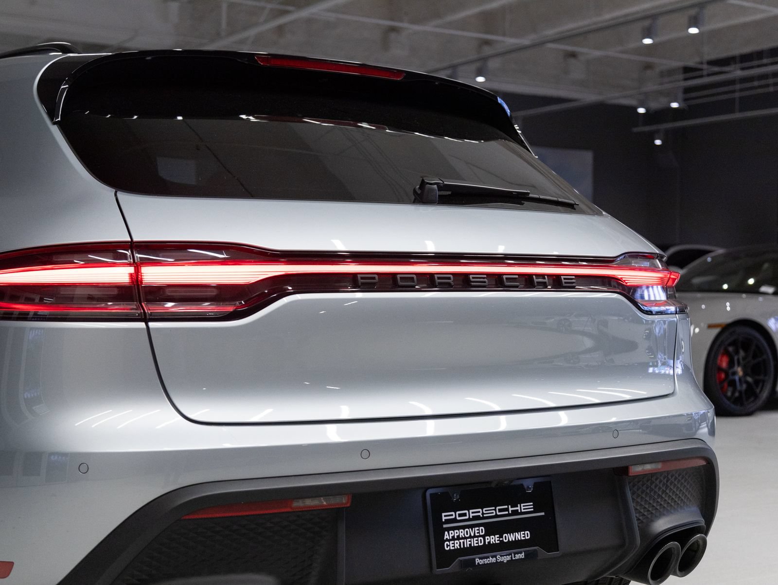 Certified 2024 Porsche Macan AWD/4WD image 31