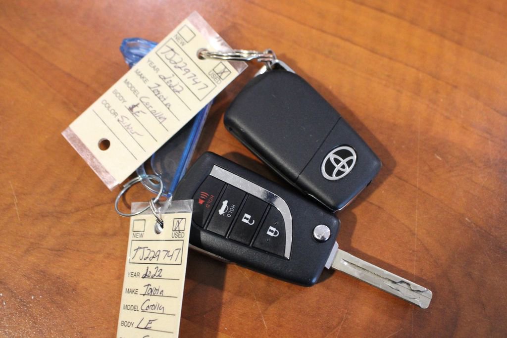 Used 2022 Toyota Corolla LE image 33
