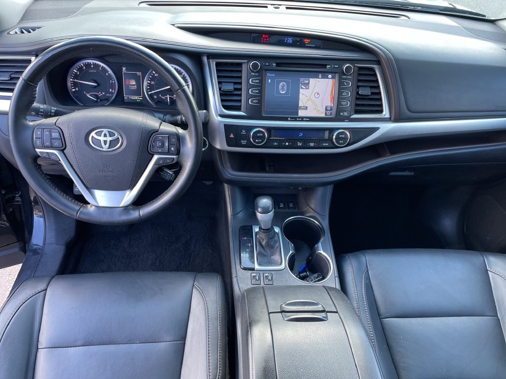 Used 2017 Toyota Highlander XLE AWD/4WD image 12