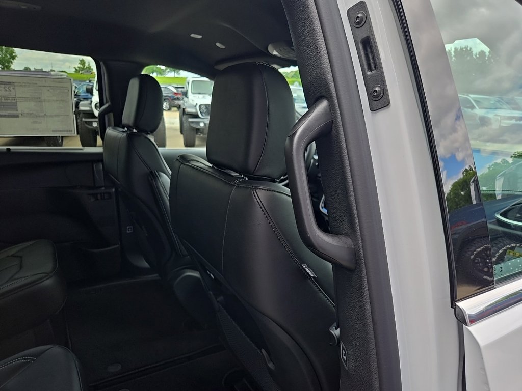 New 2027 Chrysler Pacifica Select w/ Family Tech Group FWD image 85