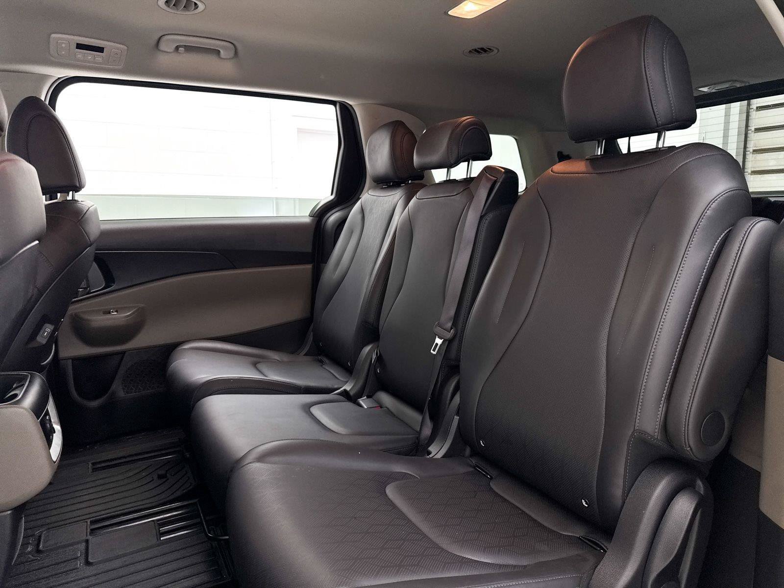 Used 2026 Kia Carnival FWD image 31