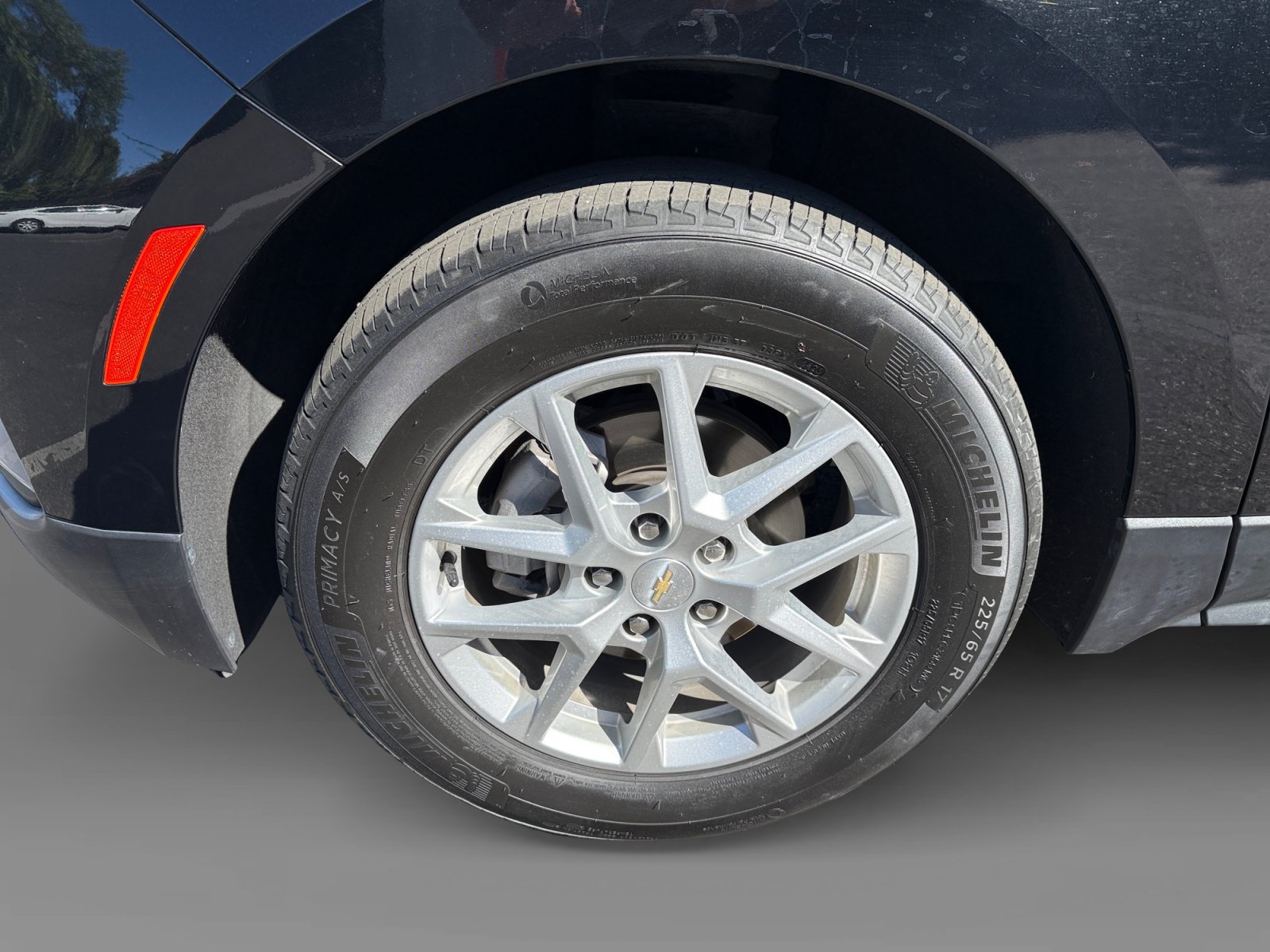 Used 2023 Chevrolet Equinox LT w/ Driver Convenience Package FWD image 9