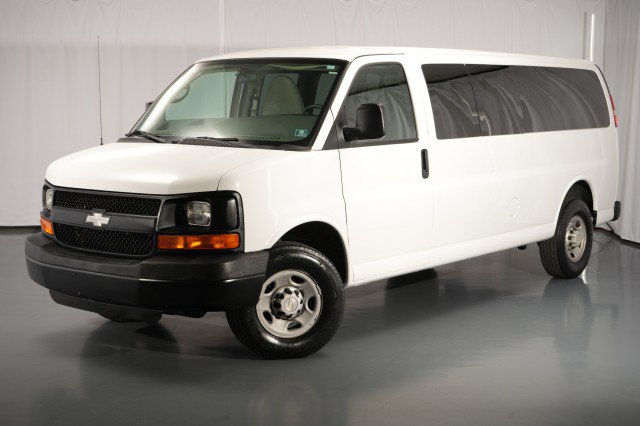 Used 2008 Chevrolet Express 3500 Extended Passenger RWD image 1