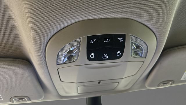 Used 2024 Chrysler Pacifica Touring-L FWD image 19