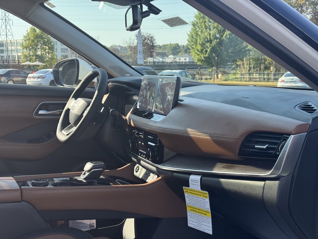 New 2026 Nissan Rogue Platinum image 10