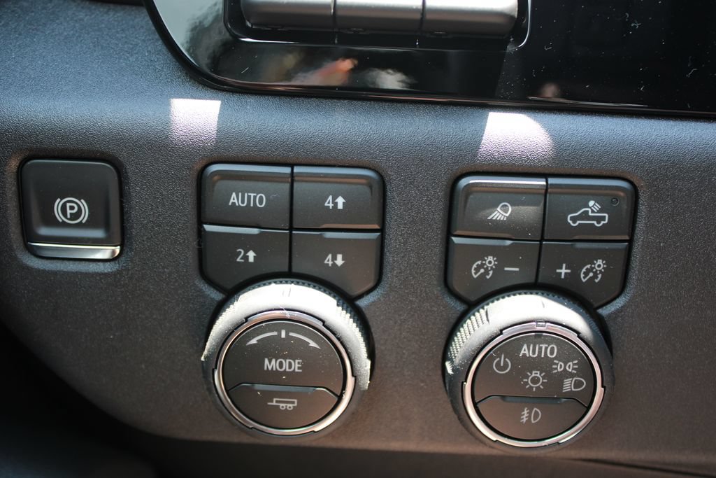 New 2026 Chevrolet Silverado 1500 LTZ w/ LTZ Premium Package AWD/4WD image 46