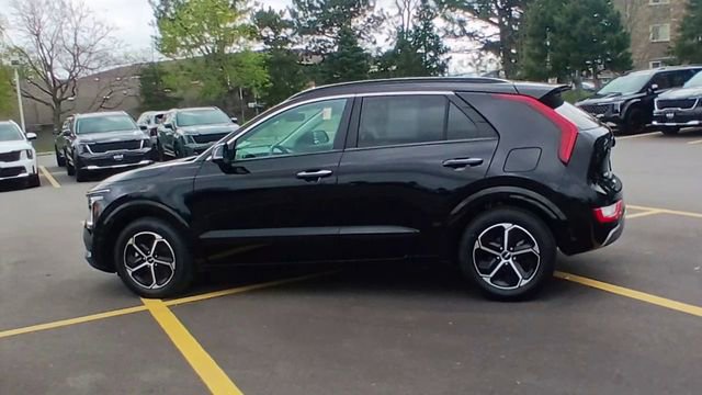 Certified 2023 Kia Niro SX image 8