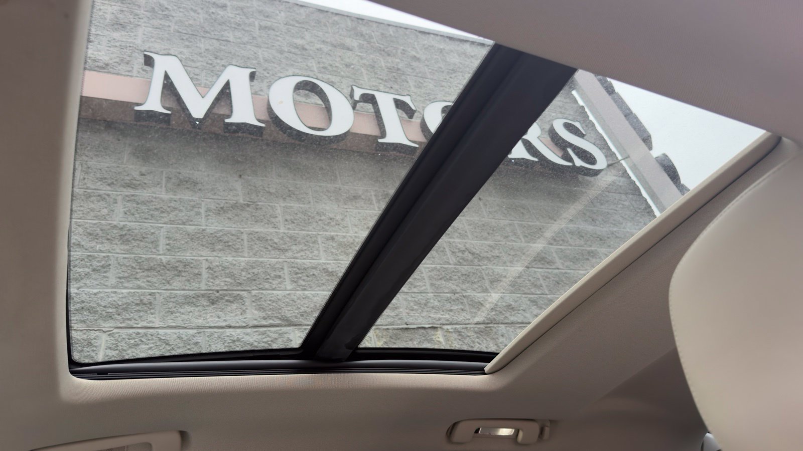 Used 2015 Cadillac XTS Luxury FWD image 16