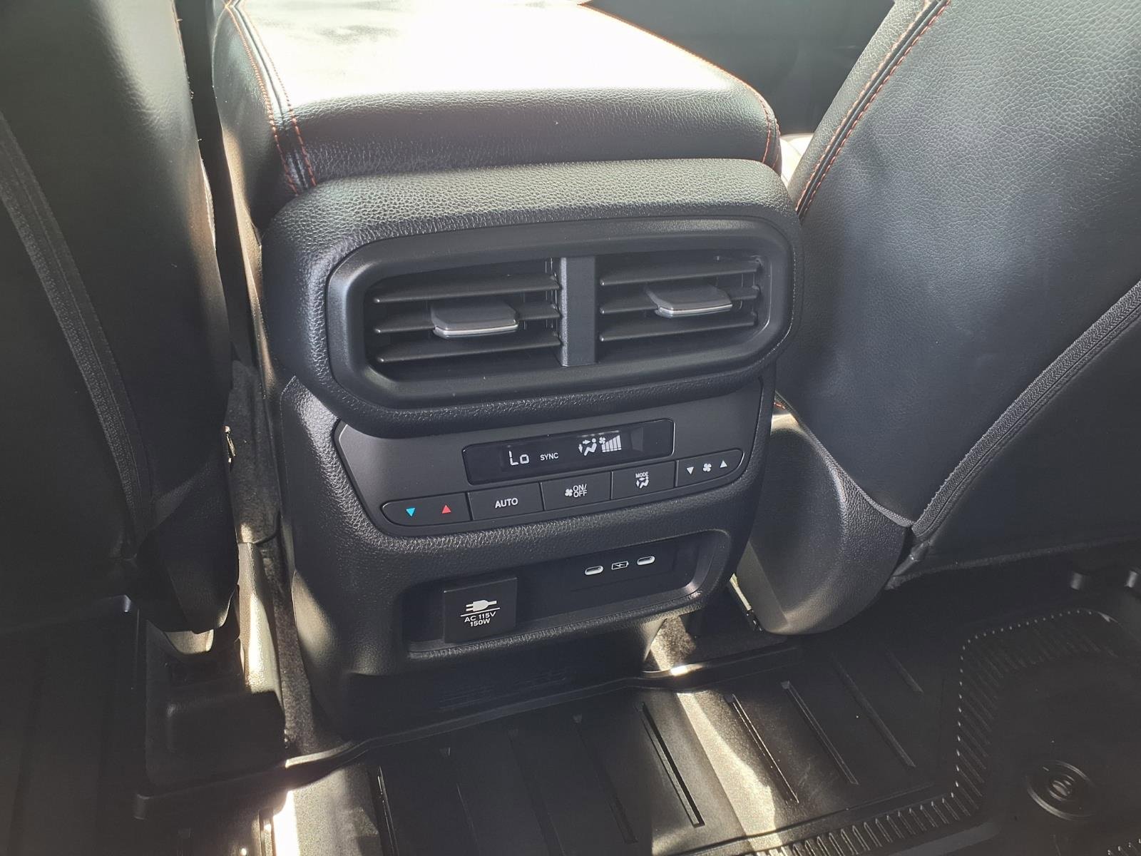 Used 2025 Honda Pilot TrailSport image 13