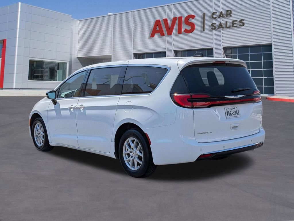 Used 2024 Chrysler Pacifica Touring-L image 9