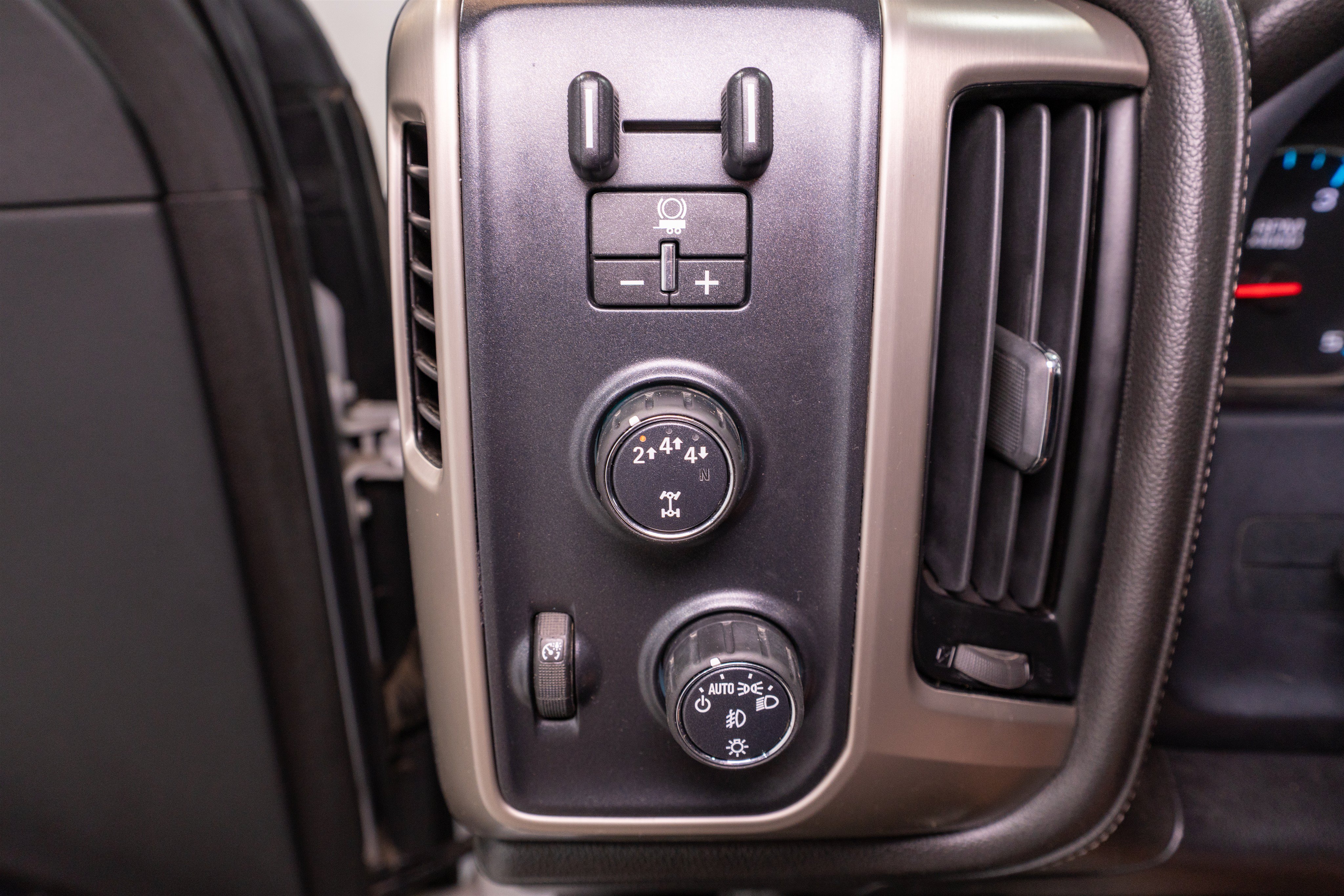 Used 2019 GMC Sierra 2500 Denali w/ Duramax Plus Package AWD/4WD image 32