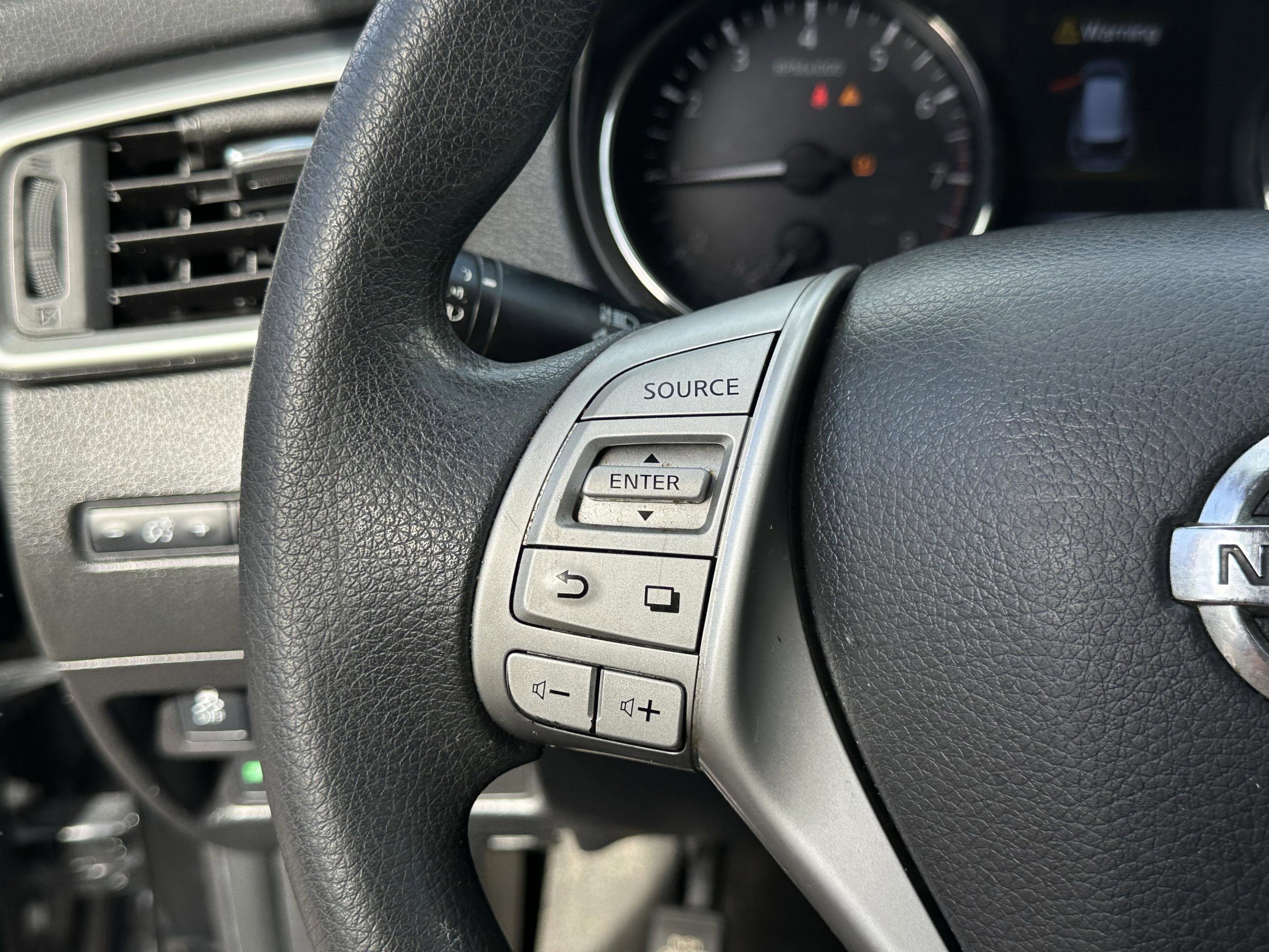 Used 2016 Nissan Rogue S w/ Appearance Package image 28