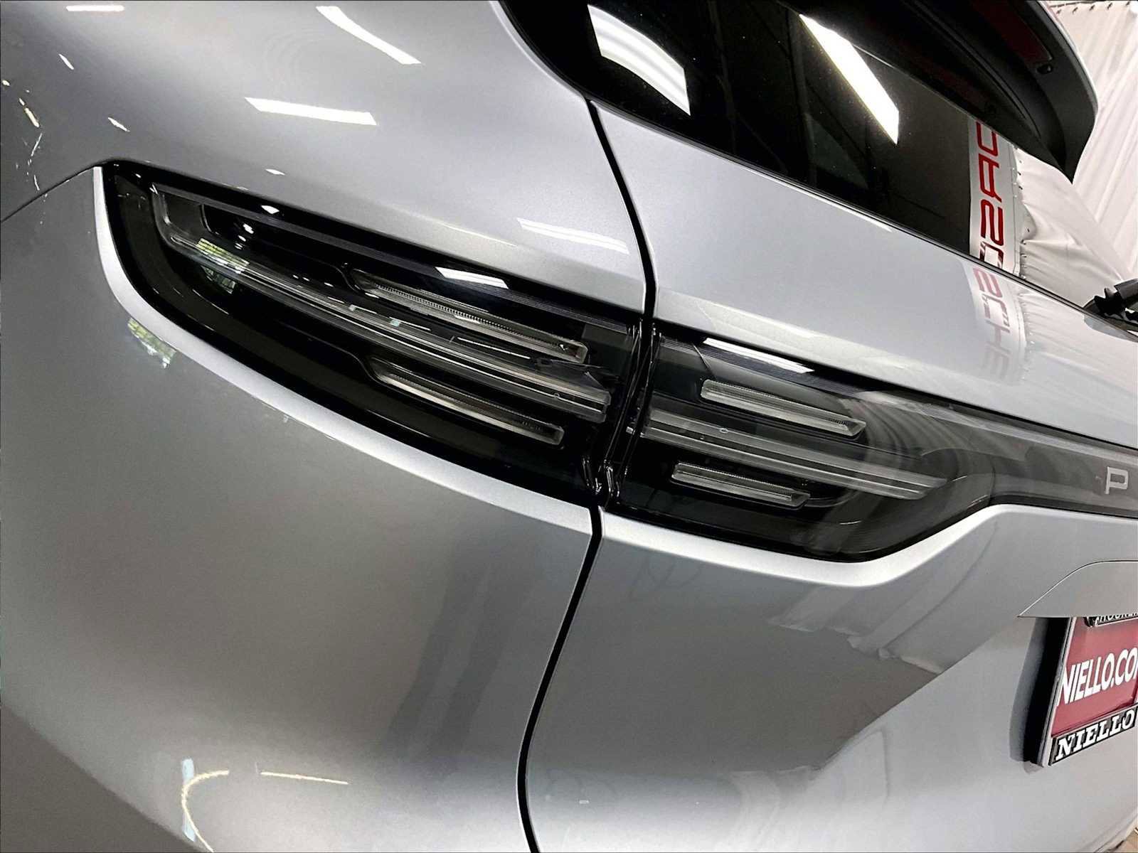 Used 2023 Porsche Cayenne image 34