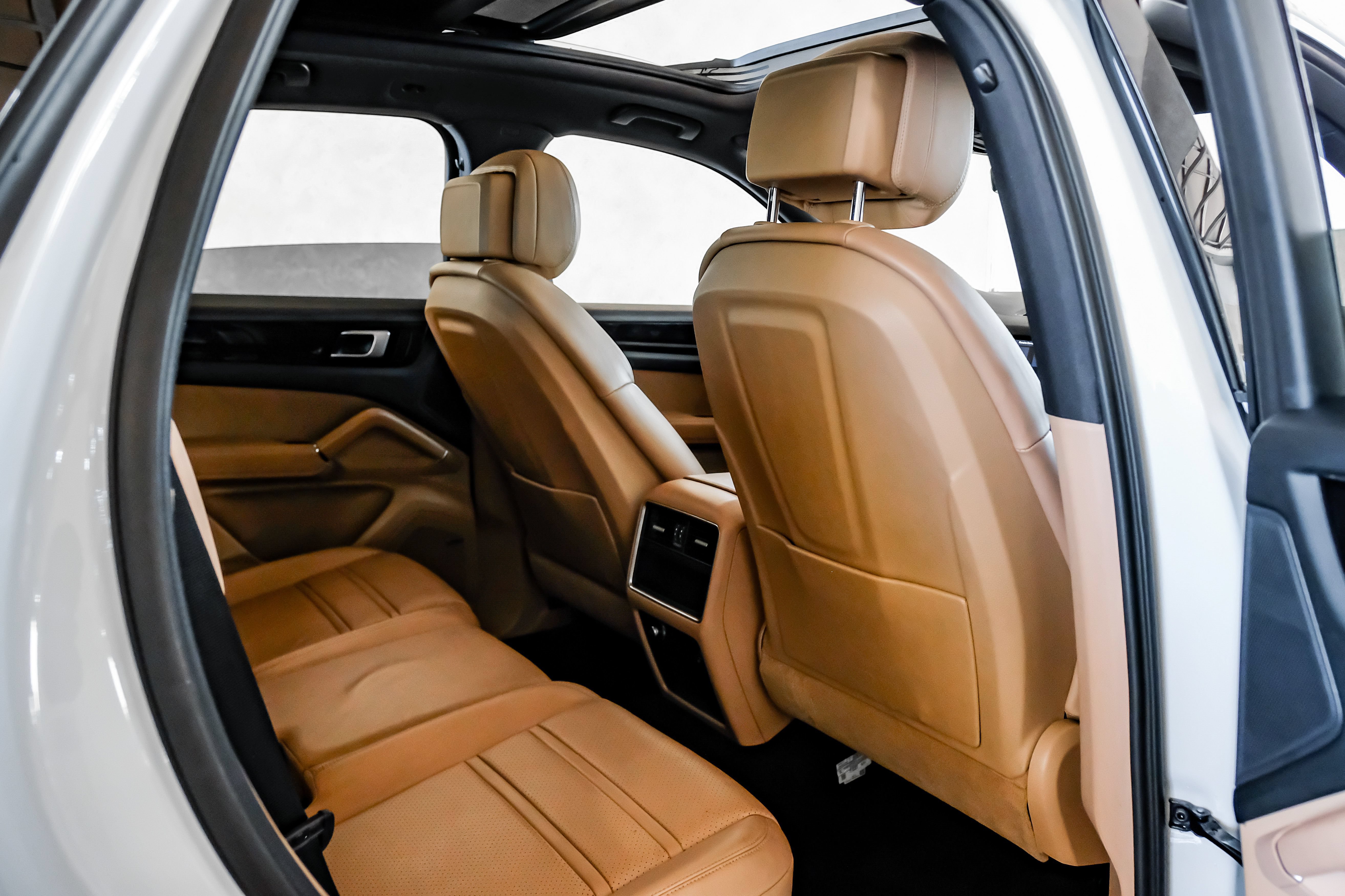 Used 2019 Porsche Cayenne AWD/4WD image 40