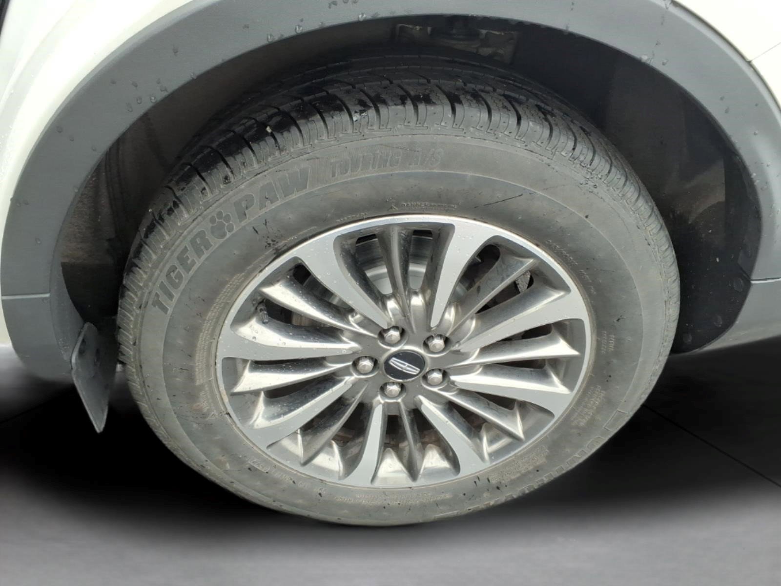 Used 2019 Lincoln Nautilus Select FWD image 15