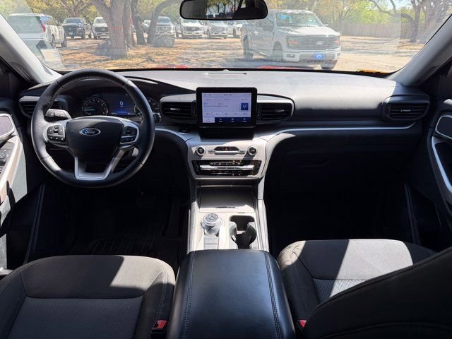 Used 2023 Ford Explorer XLT image 16