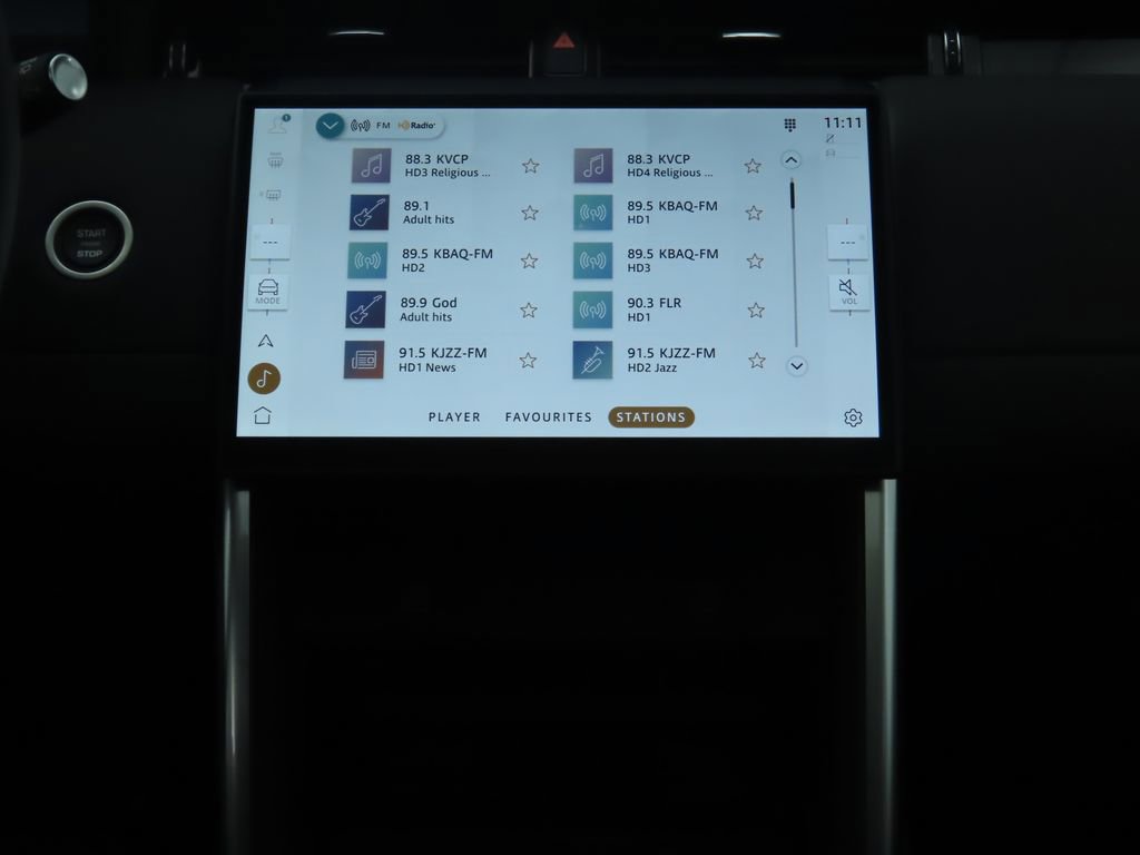 Used 2025 Land Rover Discovery Sport S image 14