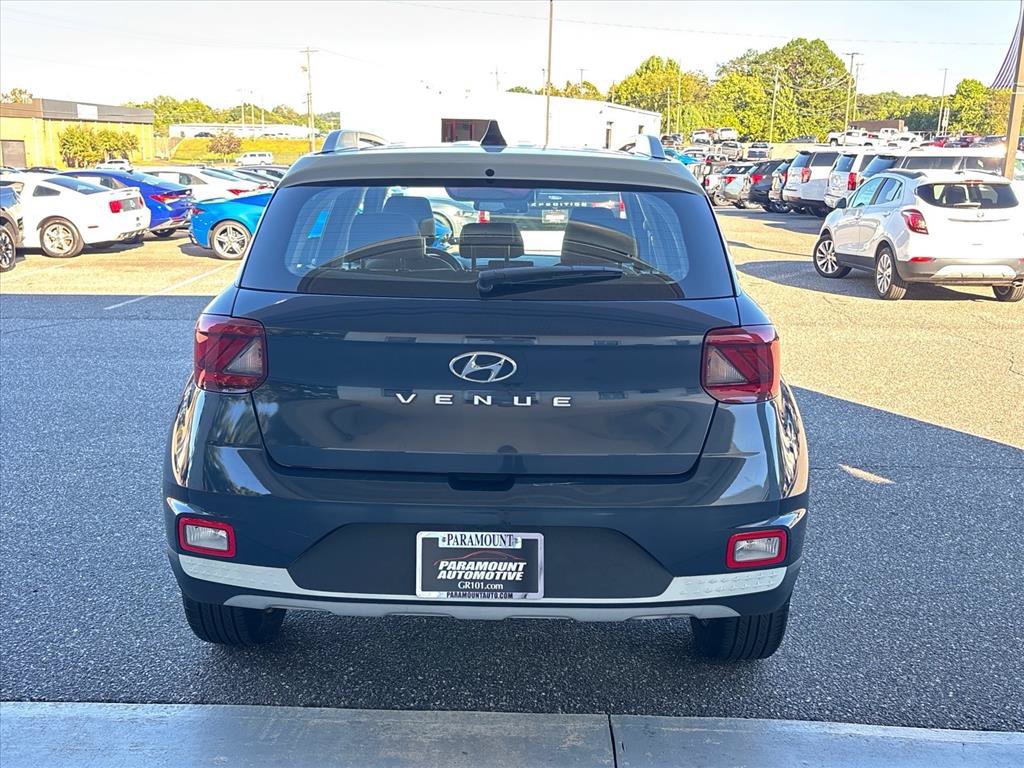 Used 2022 Hyundai Venue Limited FWD image 25