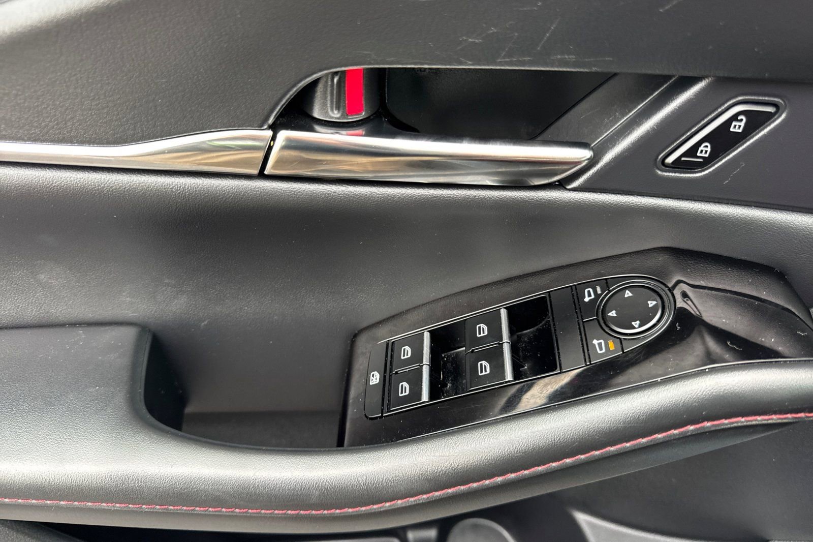 Certified 2025 MAZDA CX-30 AWD 2.5 S w/ Preferred Package image 13