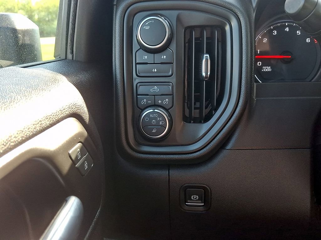 Used 2021 Chevrolet Silverado 2500 Custom w/ Custom Value Package image 22