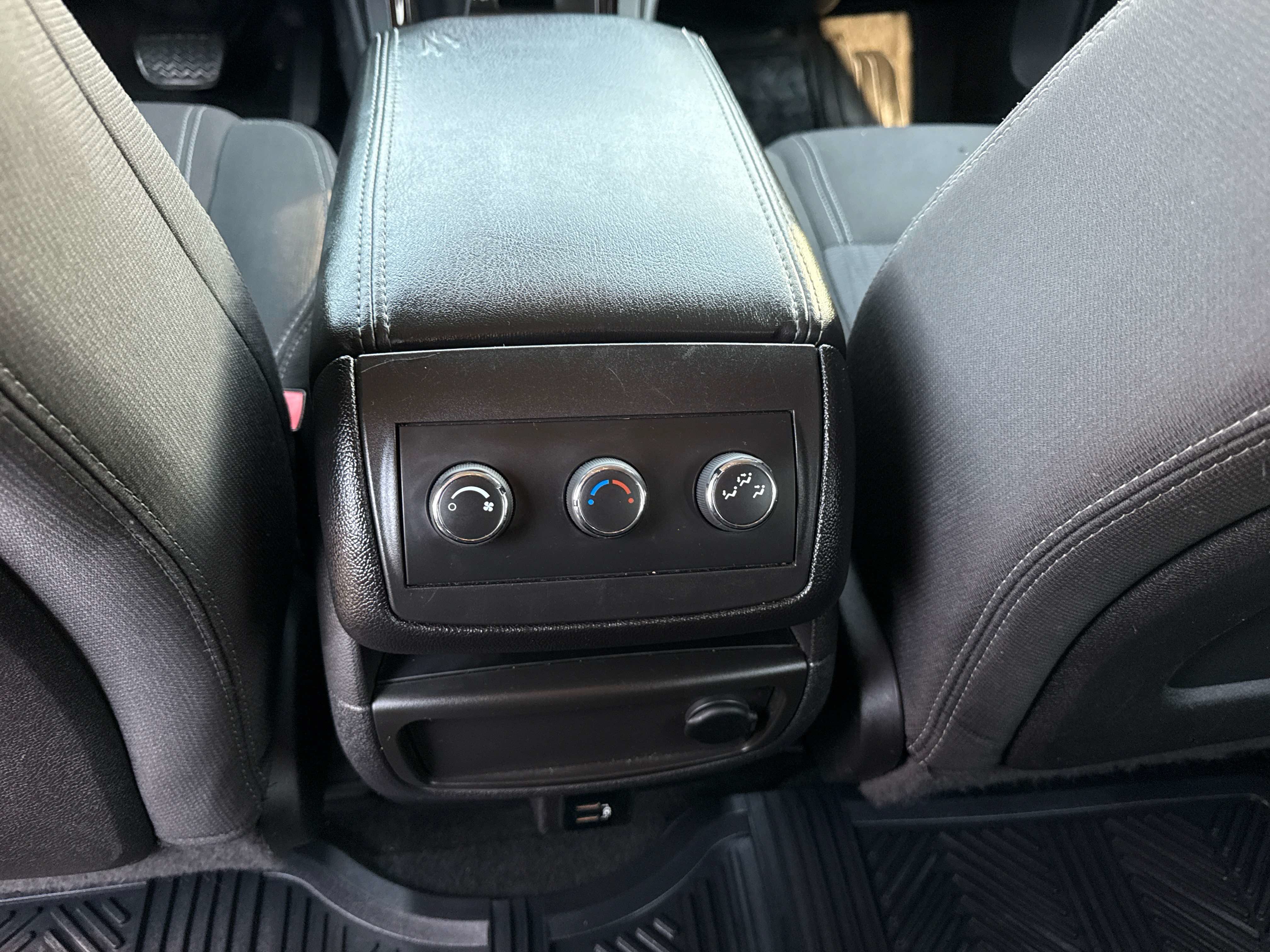 Used 2017 Chevrolet Traverse LT FWD image 14