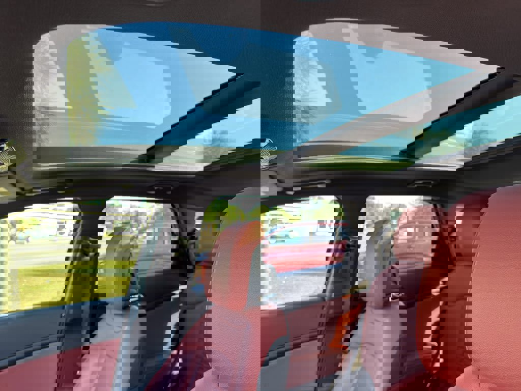 Used 2025 Kia Sportage SX image 14