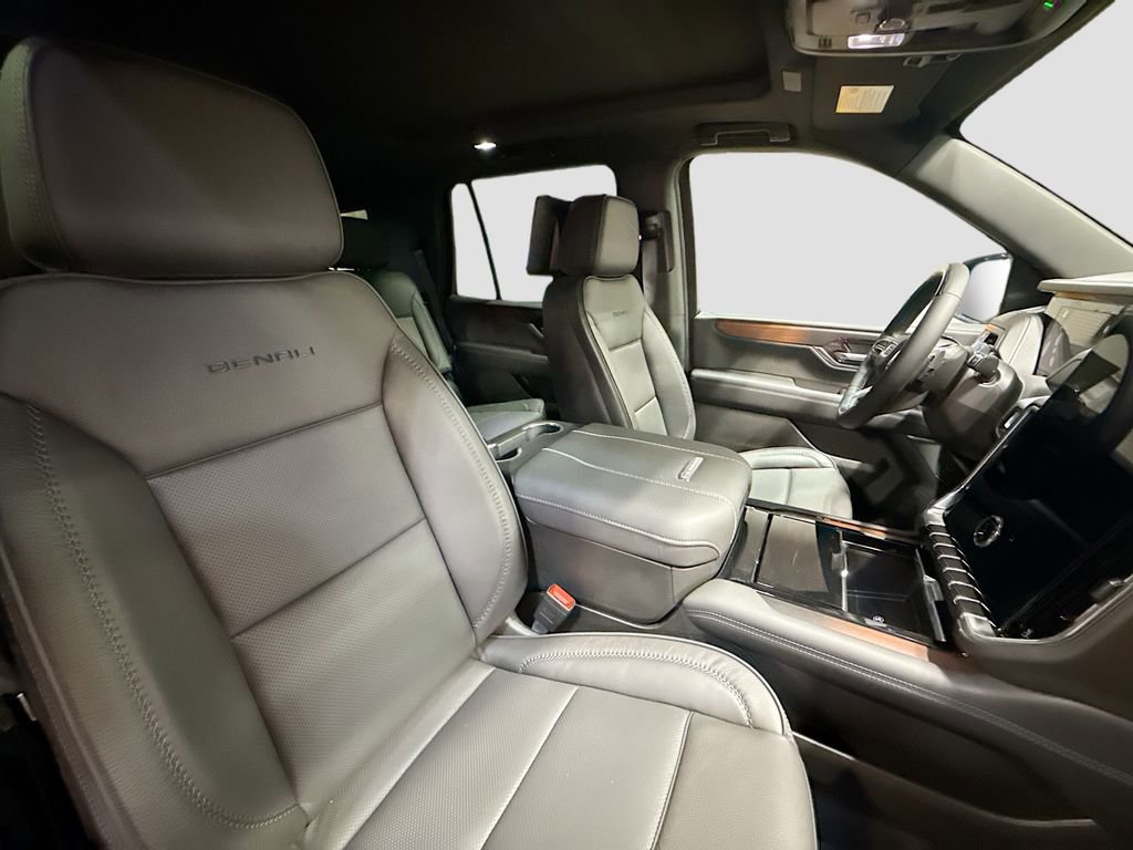New 2025 GMC Yukon Denali w/ Denali Reserve Package image 29