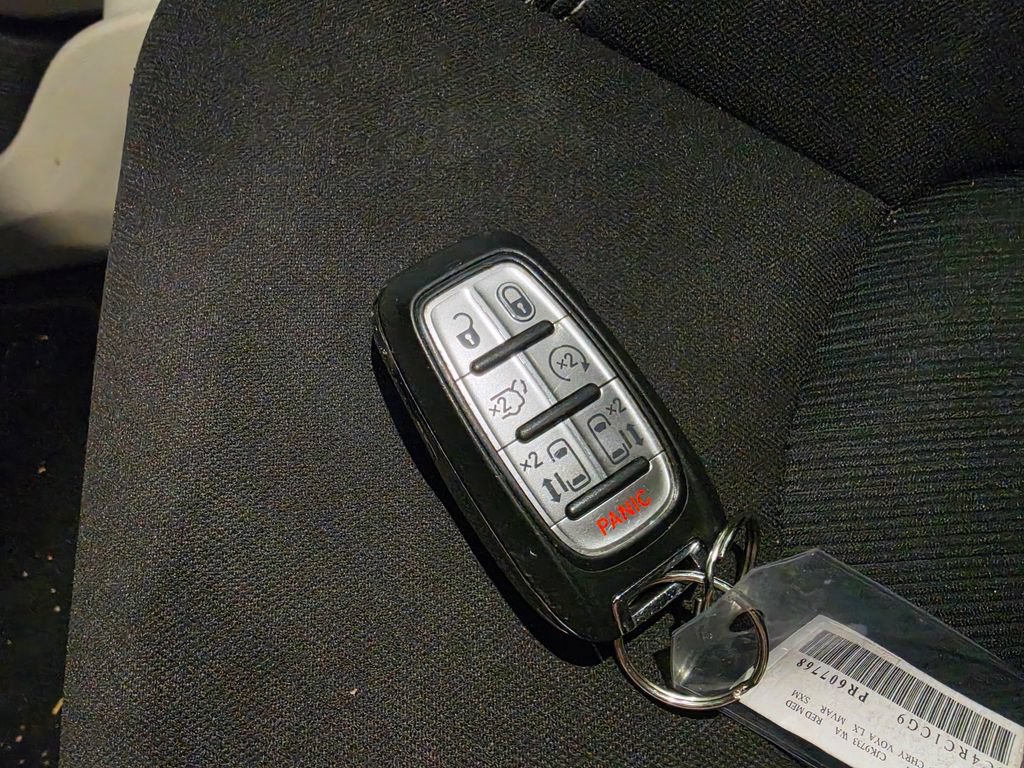 Used 2023 Chrysler Voyager LX FWD image 10