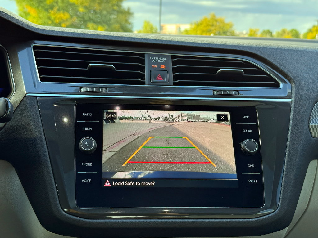 Used 2022 Volkswagen Tiguan SE w/ Panoramic Sunroof Package AWD/4WD image 31