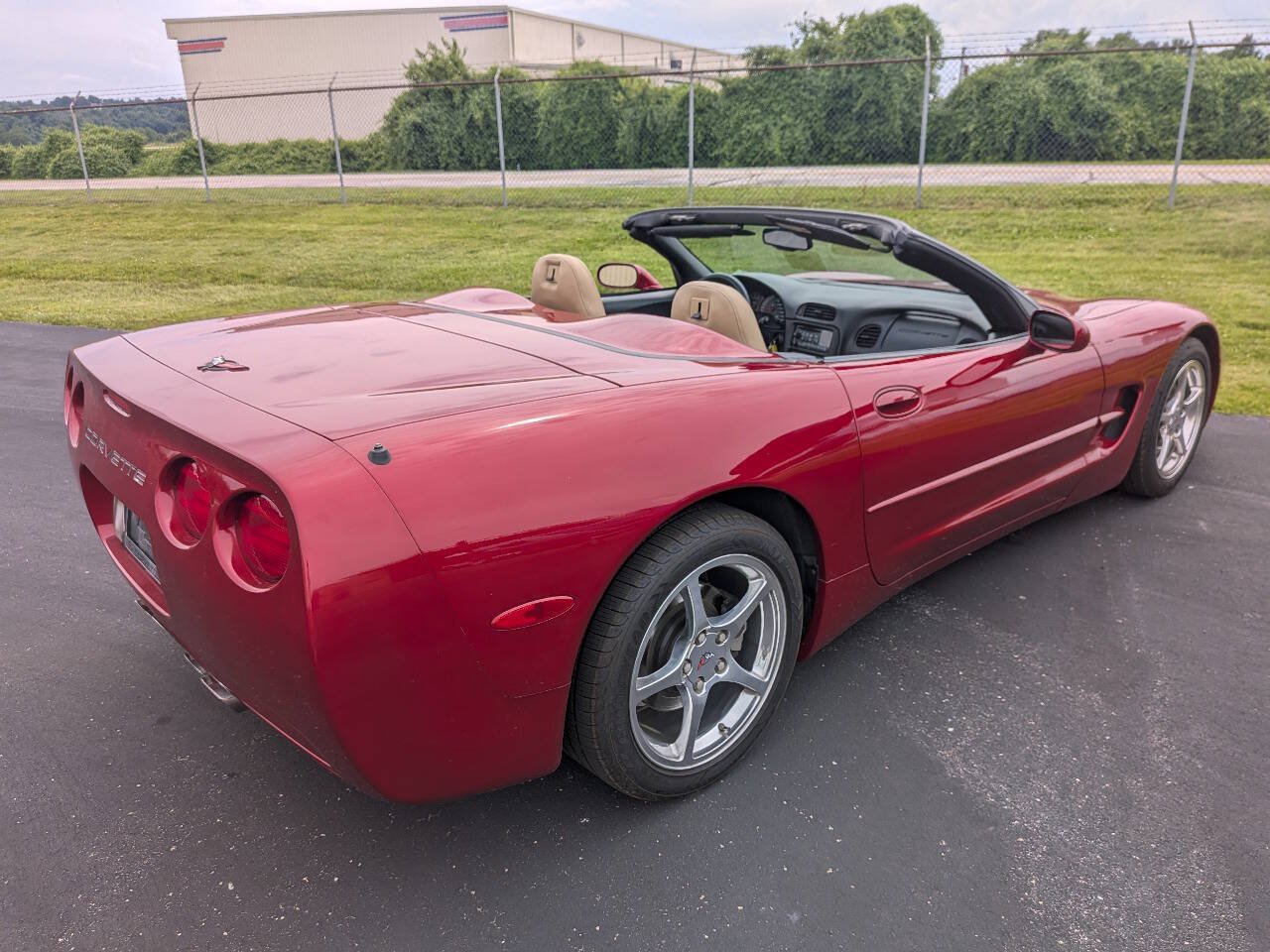 Used 2000 Chevrolet Corvette Convertible w/ Memory Pkg RWD image 3