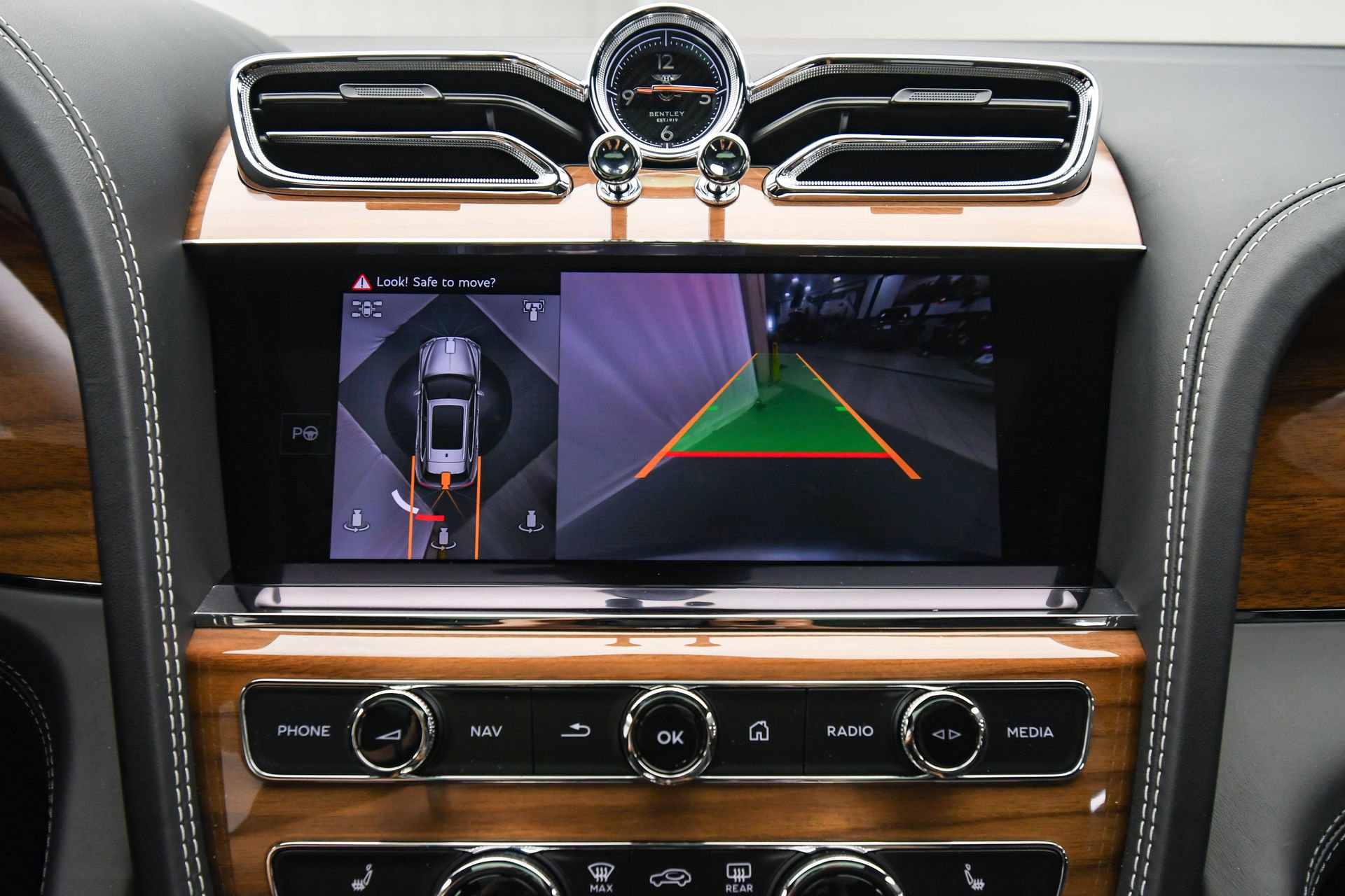 New 2025 Bentley Bentayga image 38