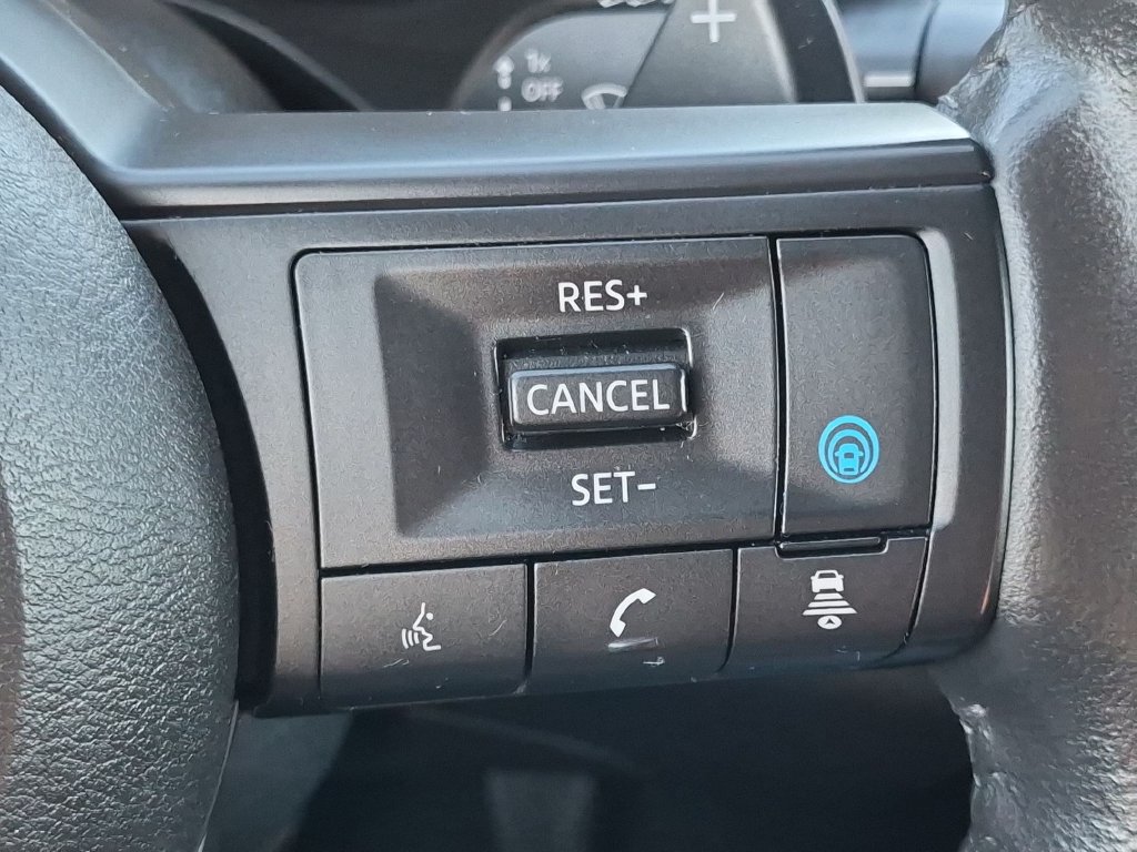 Used 2024 Nissan Rogue SV w/ SV Premium Package AWD/4WD image 16